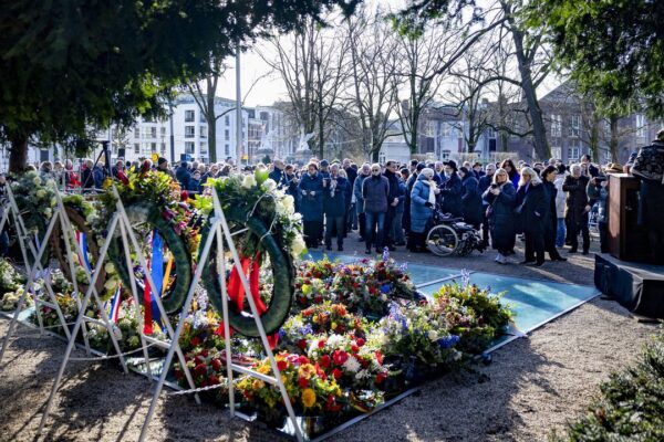 NOS-80-jaar-Bevrijding-Herdenking-Holocaust-1